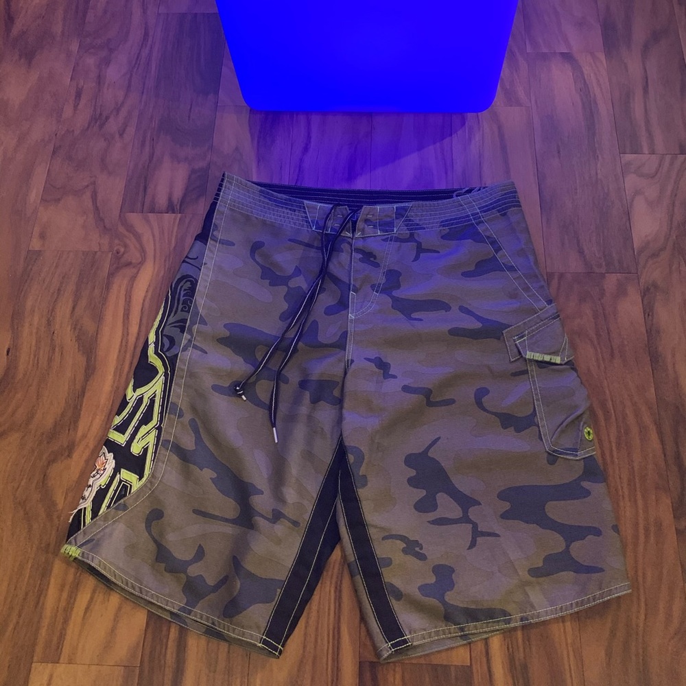 Vintage 2001 Billabong Flame Camo Board Shorts XL Y2K Hamptons Rare